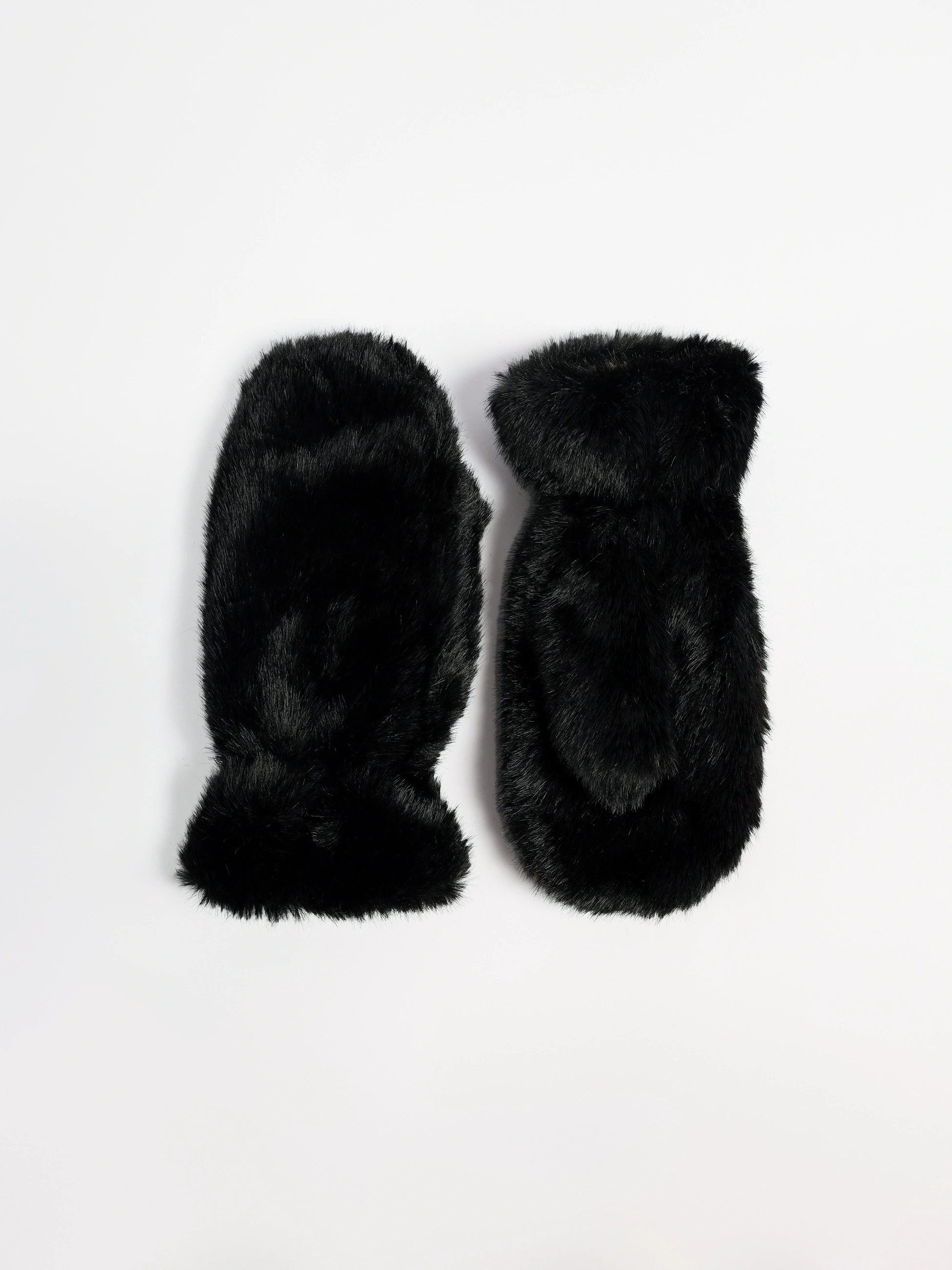 Варежки из искусственного меха в ассортименте